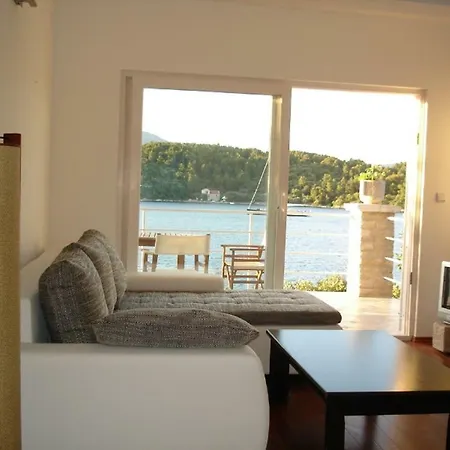 Perla - First Row By The Sea