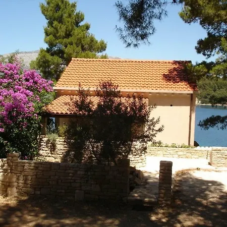 Perla - First Row By The Sea Apartmán *